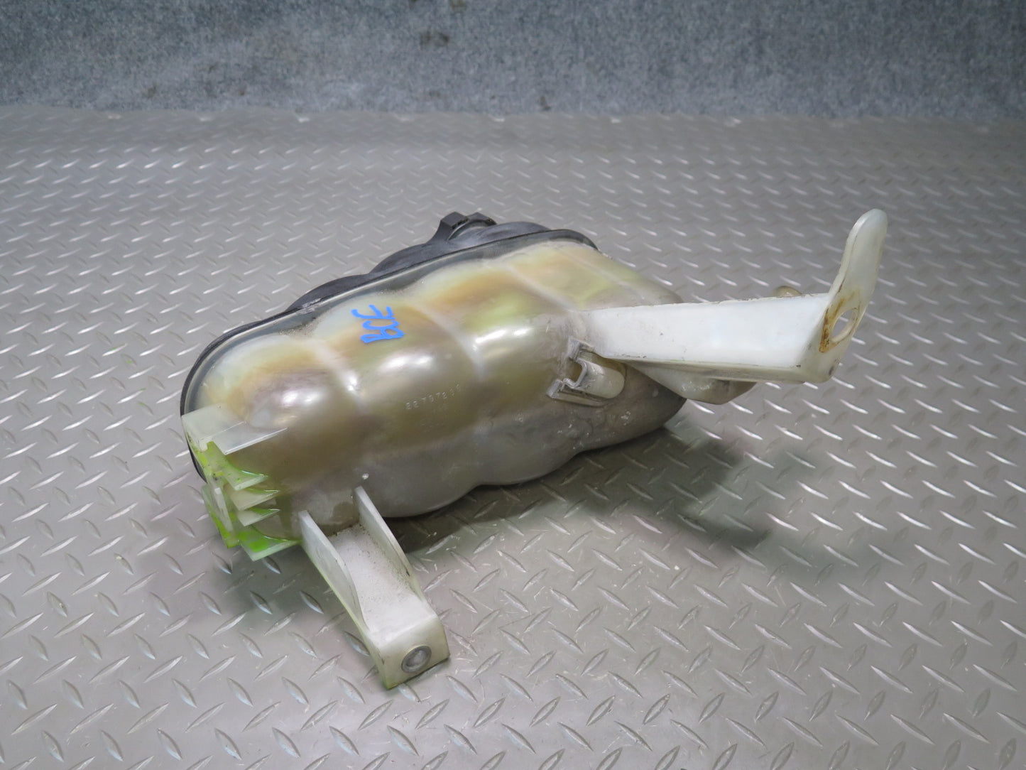 2007-2014 Cadillac Escalade Engine Radiator Expansion Overflow Reservoir Tank