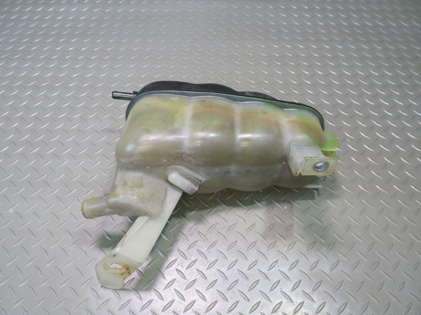 2007-2014 Cadillac Escalade Engine Radiator Expansion Overflow Reservoir Tank