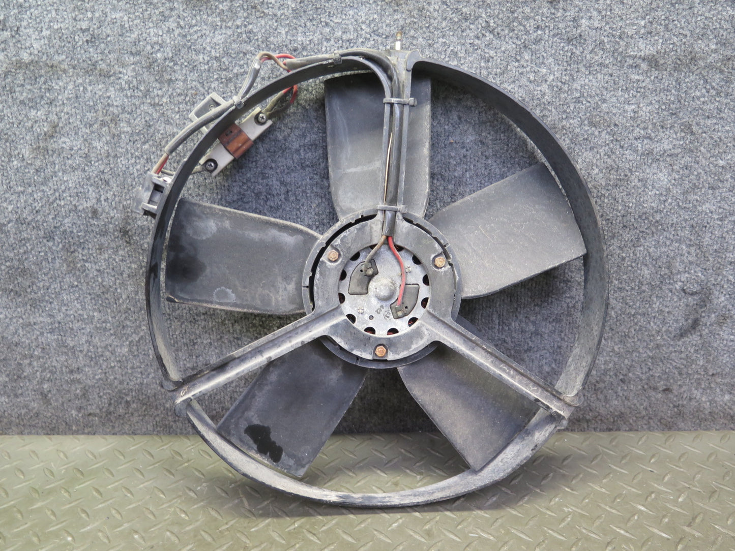 83-89 BMW E24 633CSi Engine Cooling Fan Motor Shroud 0130703001