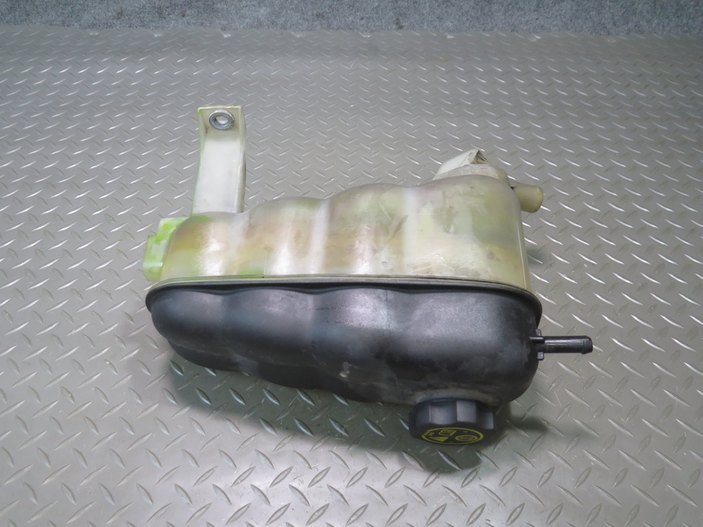 2007-2014 Cadillac Escalade Engine Radiator Expansion Overflow Reservoir Tank