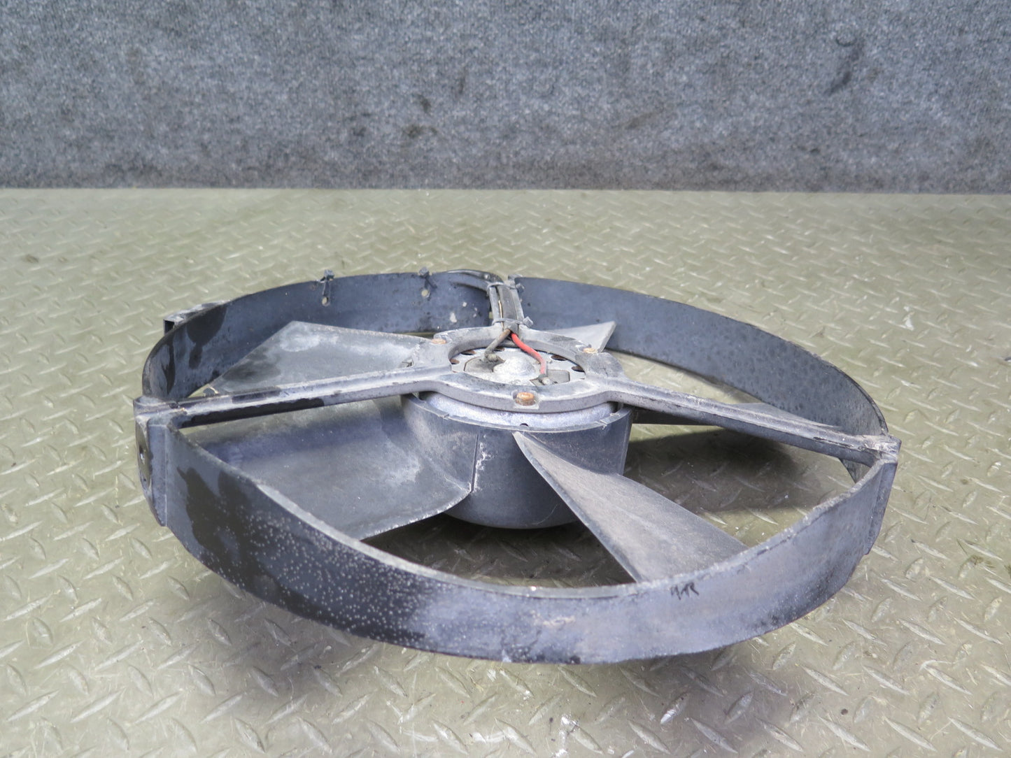 83-89 BMW E24 633CSi Engine Cooling Fan Motor Shroud 0130703001