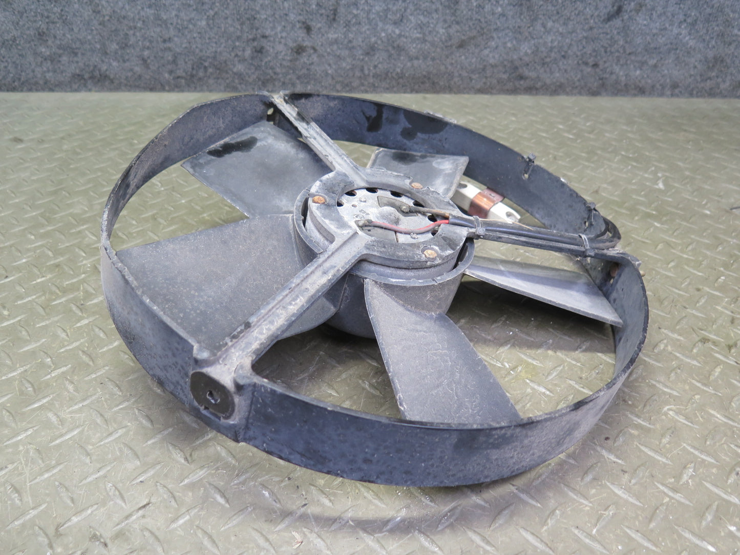 83-89 BMW E24 633CSi Engine Cooling Fan Motor Shroud 0130703001