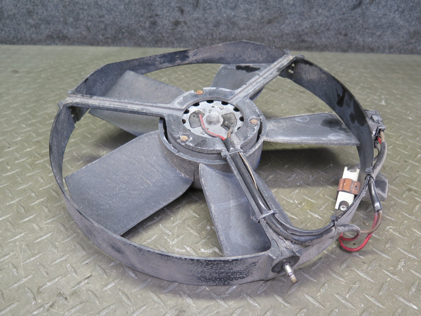 83-89 BMW E24 633CSi Engine Cooling Fan Motor Shroud 0130703001
