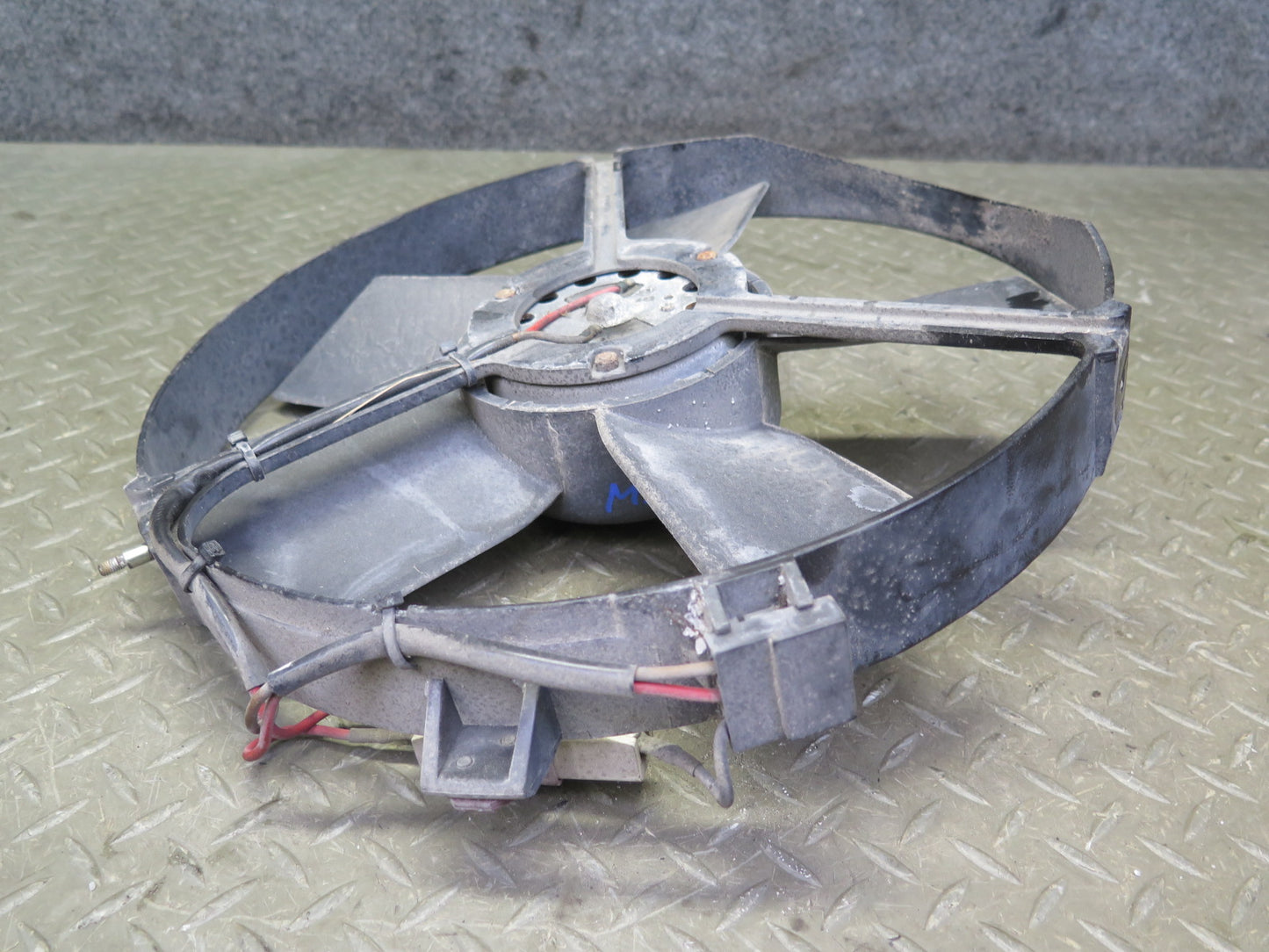 83-89 BMW E24 633CSi Engine Cooling Fan Motor Shroud 0130703001