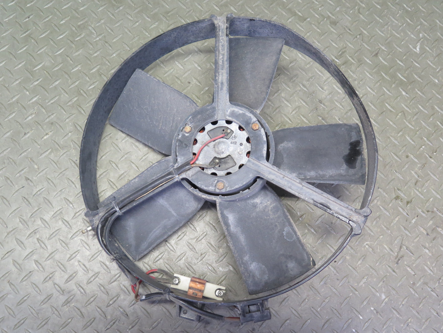 83-89 BMW E24 633CSi Engine Cooling Fan Motor Shroud 0130703001