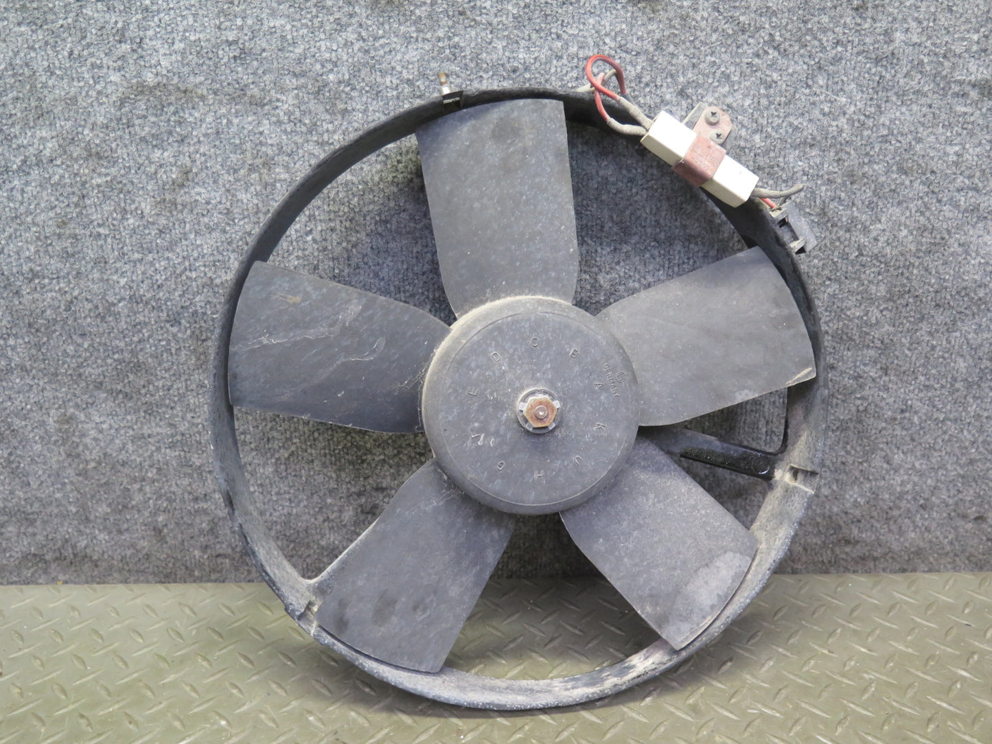 83-89 BMW E24 633CSi Engine Cooling Fan Motor Shroud 0130703001