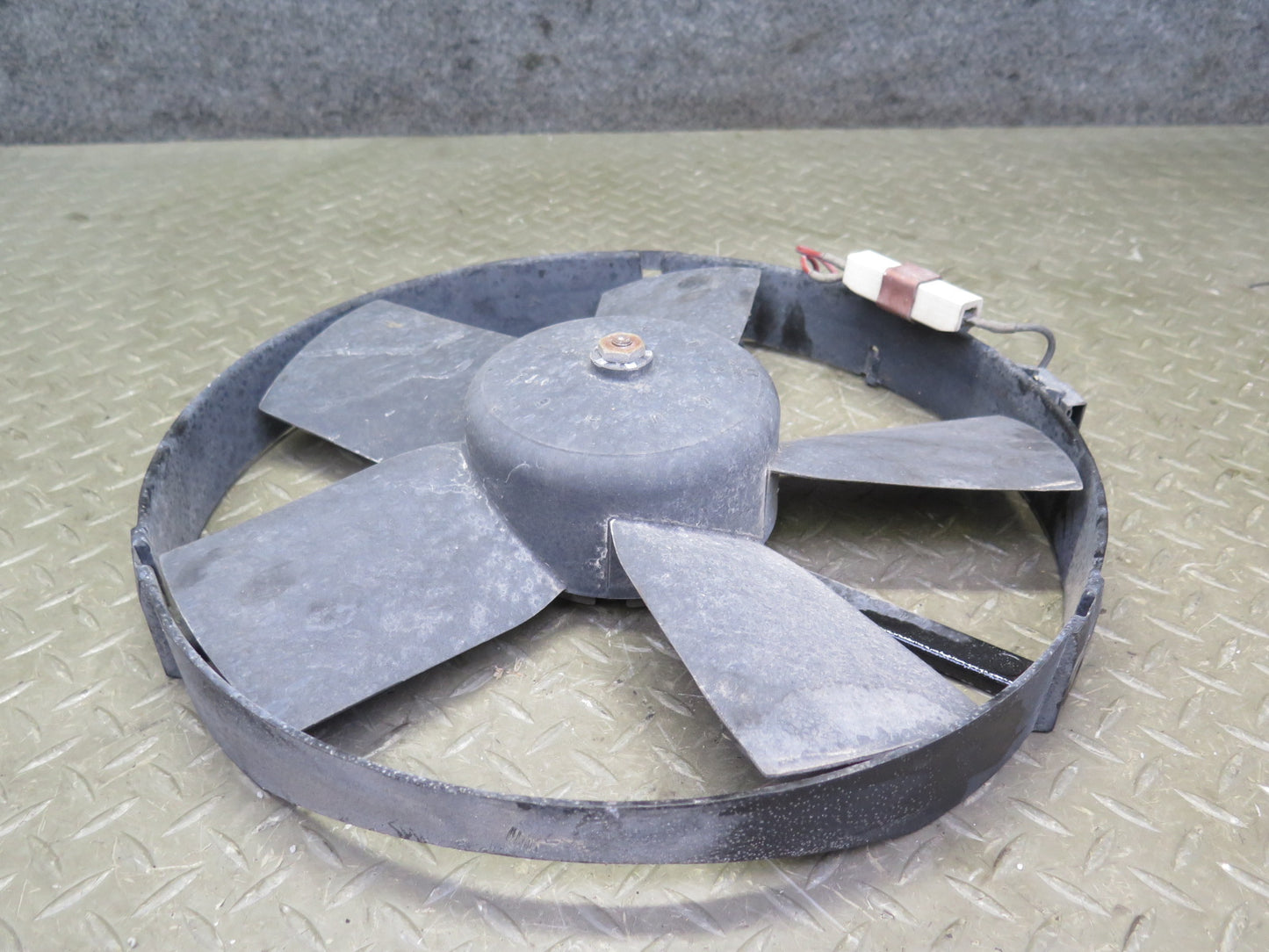 83-89 BMW E24 633CSi Engine Cooling Fan Motor Shroud 0130703001
