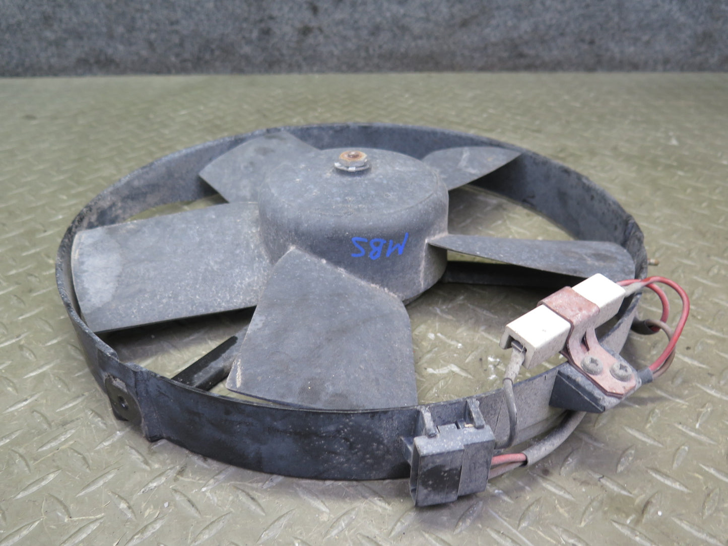 83-89 BMW E24 633CSi Engine Cooling Fan Motor Shroud 0130703001