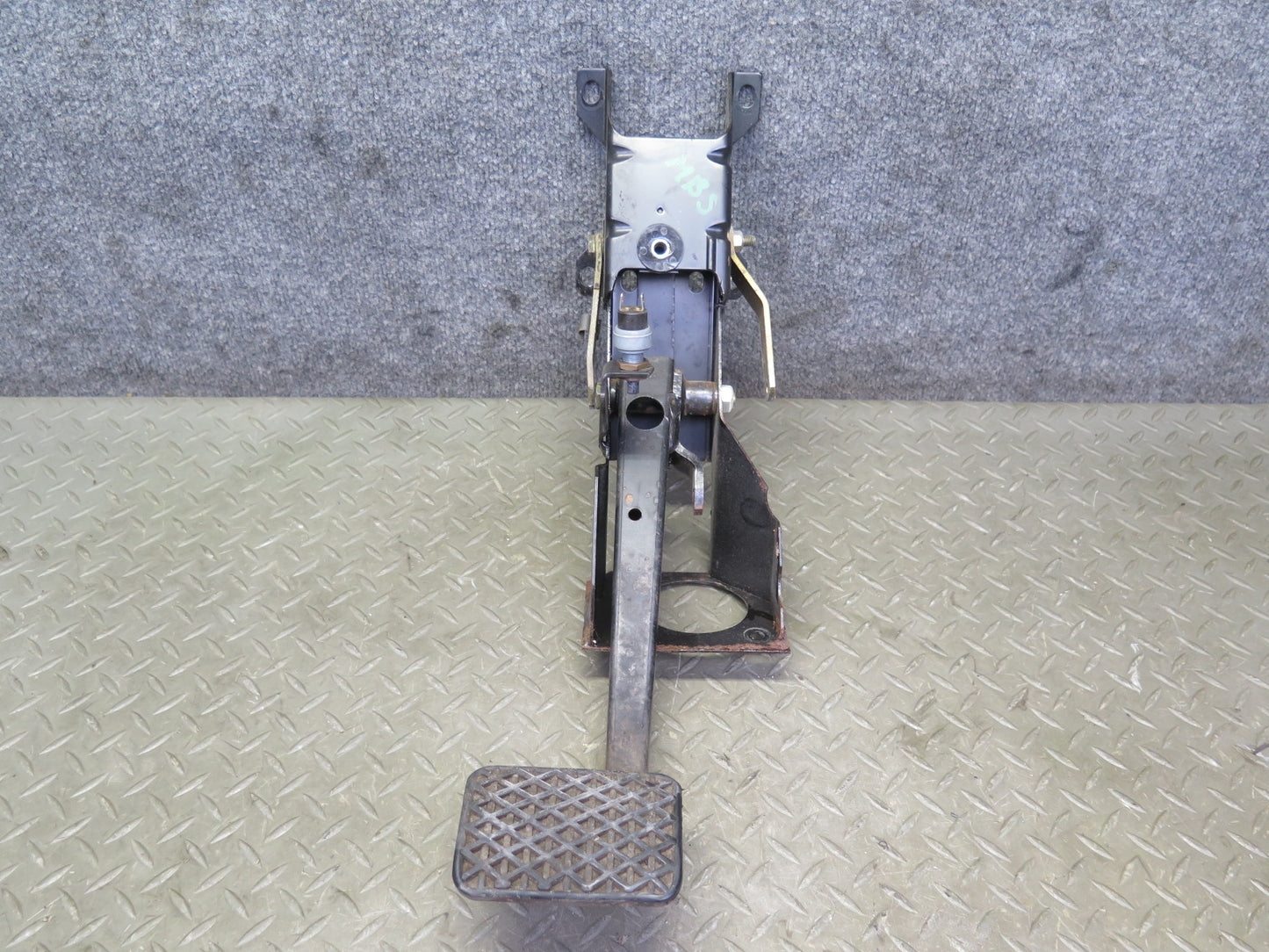 83-89 BMW E24 633CSi 635CSi A/T Brake Pedal Assembly OEM