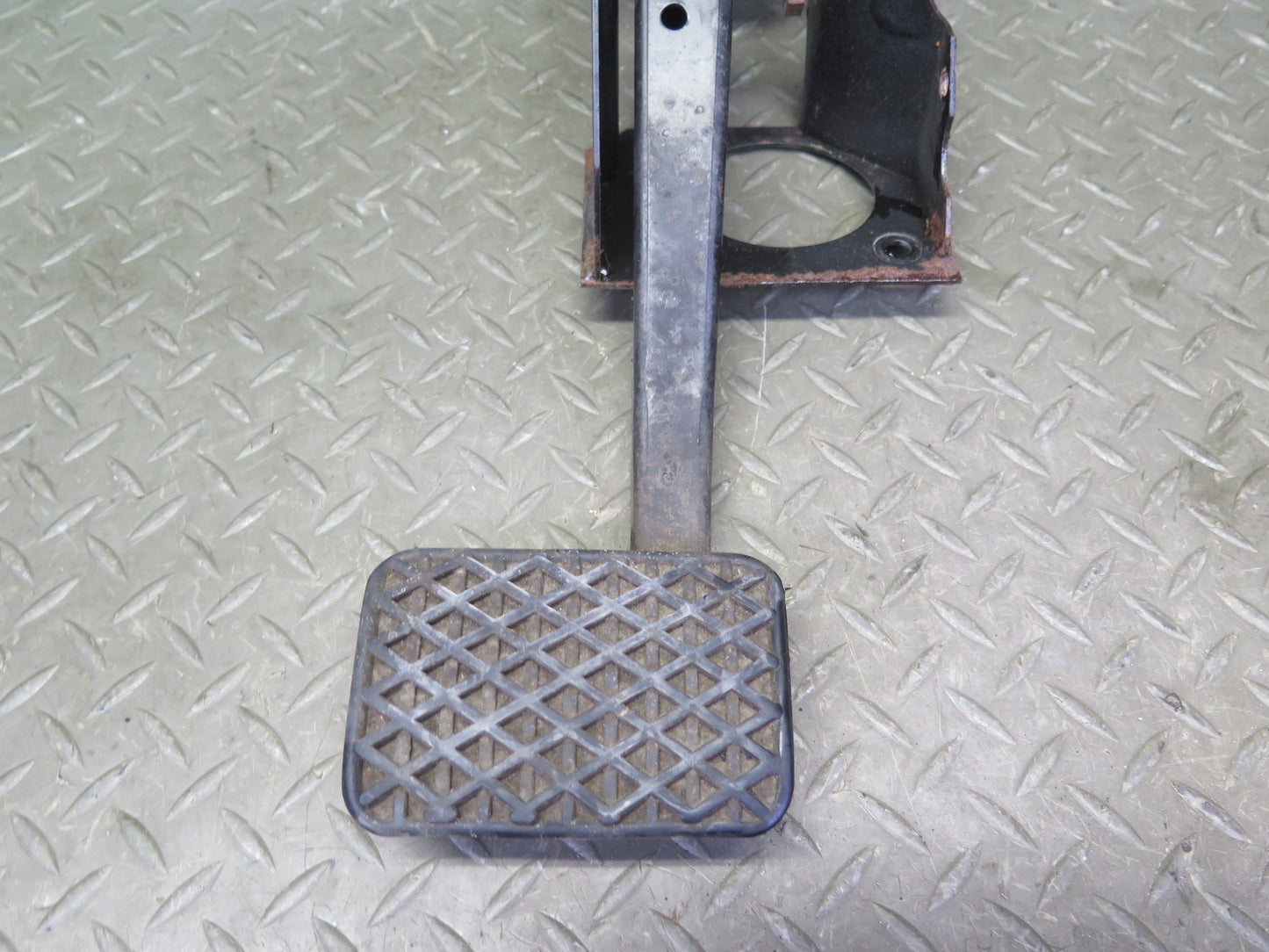 83-89 BMW E24 633CSi 635CSi A/T Brake Pedal Assembly OEM