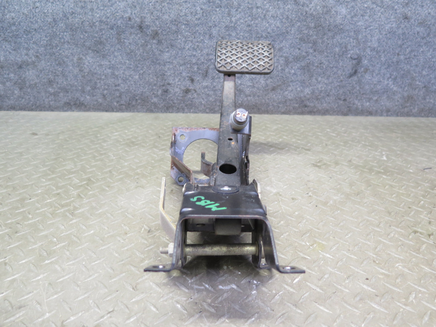 83-89 BMW E24 633CSi 635CSi A/T Brake Pedal Assembly OEM
