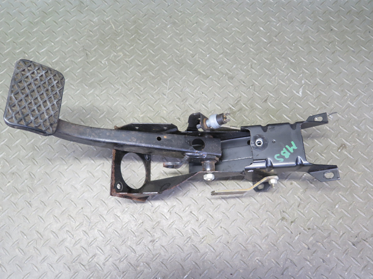83-89 BMW E24 633CSi 635CSi A/T Brake Pedal Assembly OEM