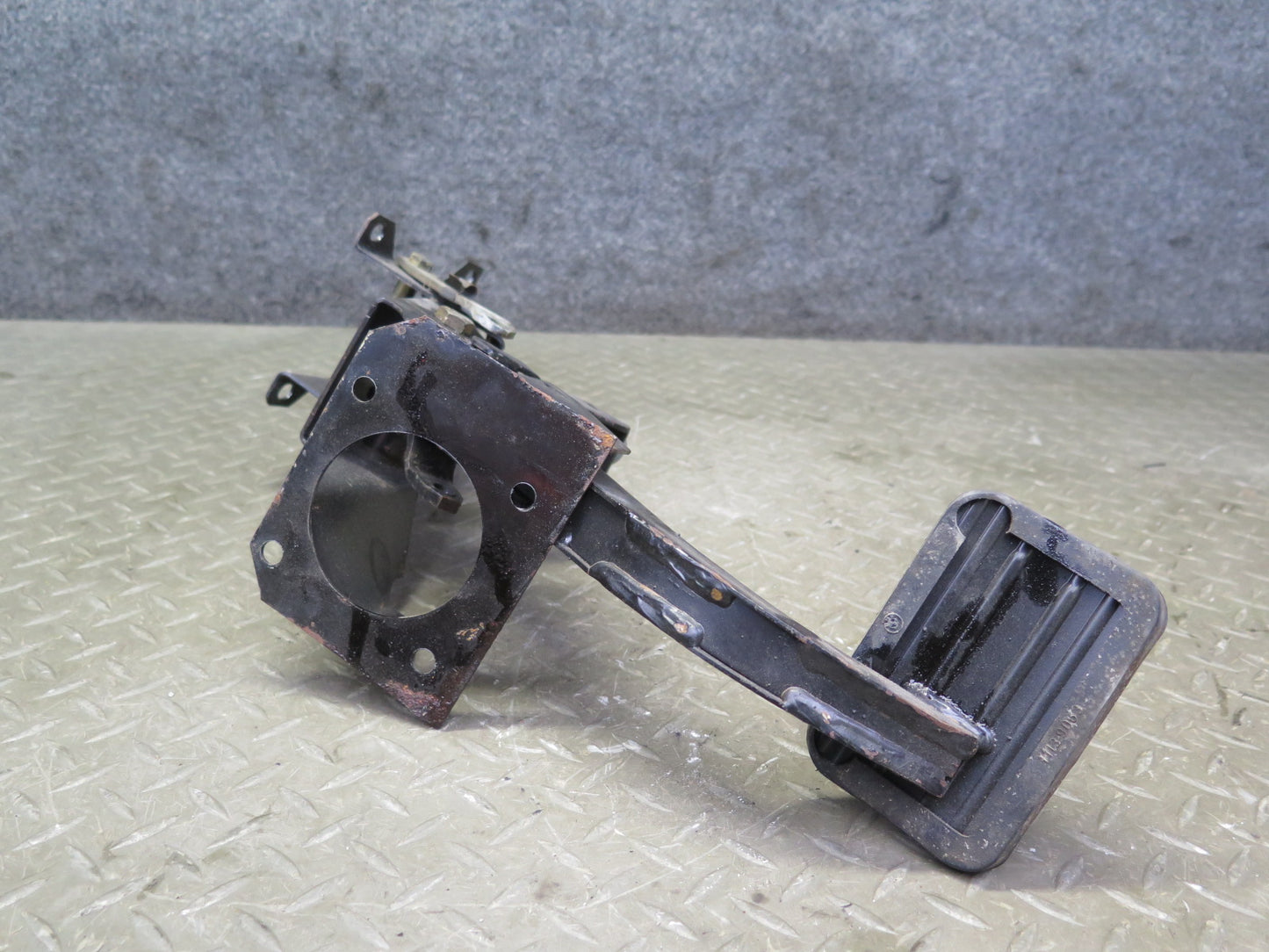 83-89 BMW E24 633CSi 635CSi A/T Brake Pedal Assembly OEM