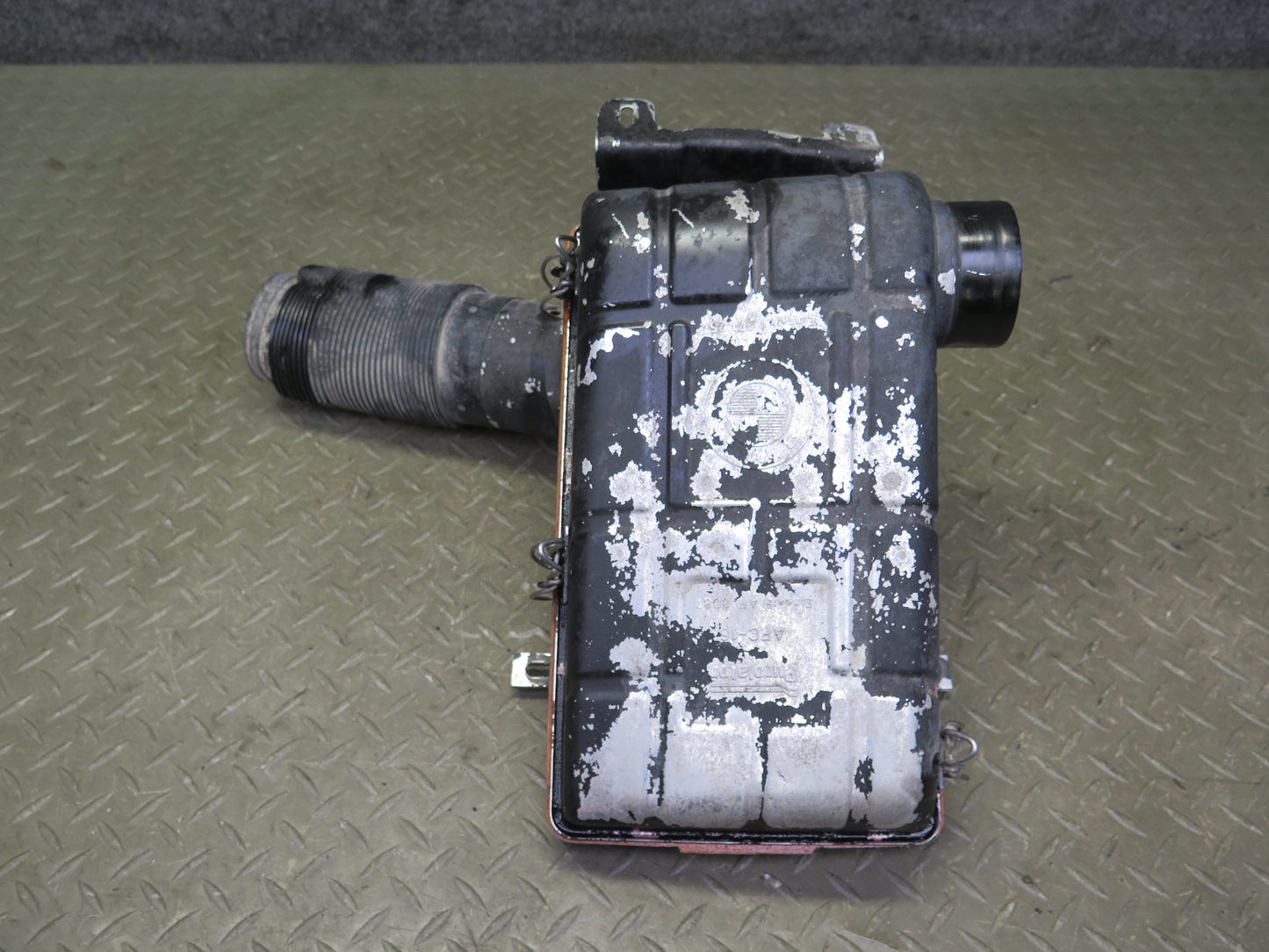 83-89 BMW E24 633CSi 635CSi M30 Engine Air Intake Cleaner Filter Box OEM