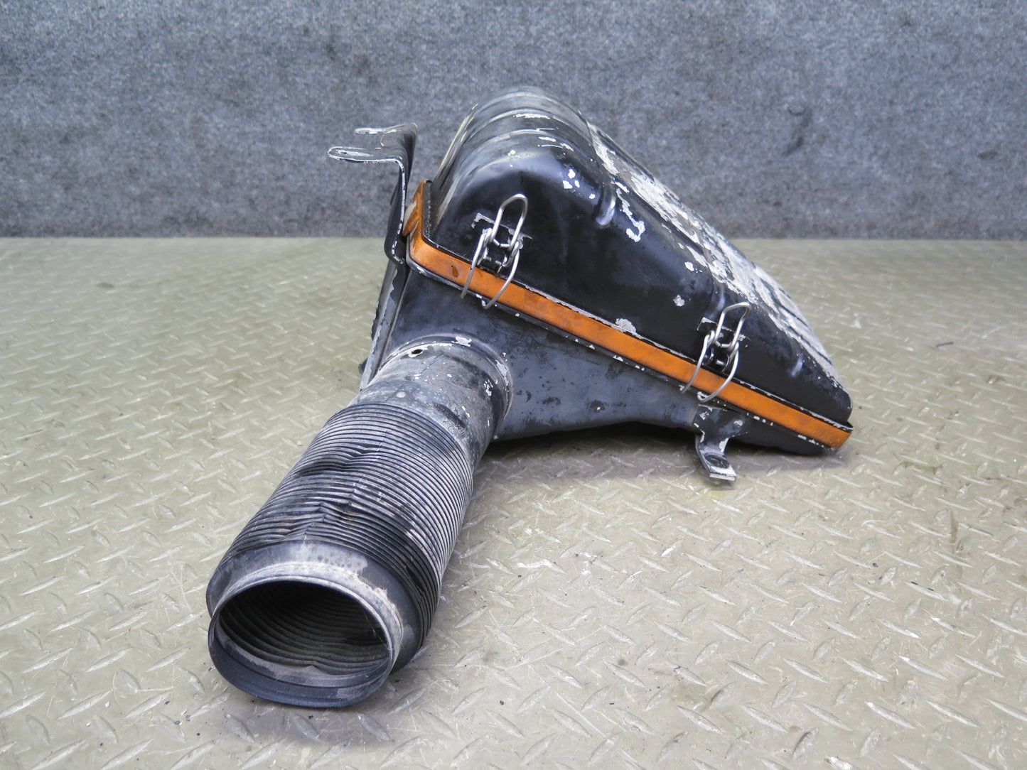 83-89 BMW E24 633CSi 635CSi M30 Engine Air Intake Cleaner Filter Box OEM