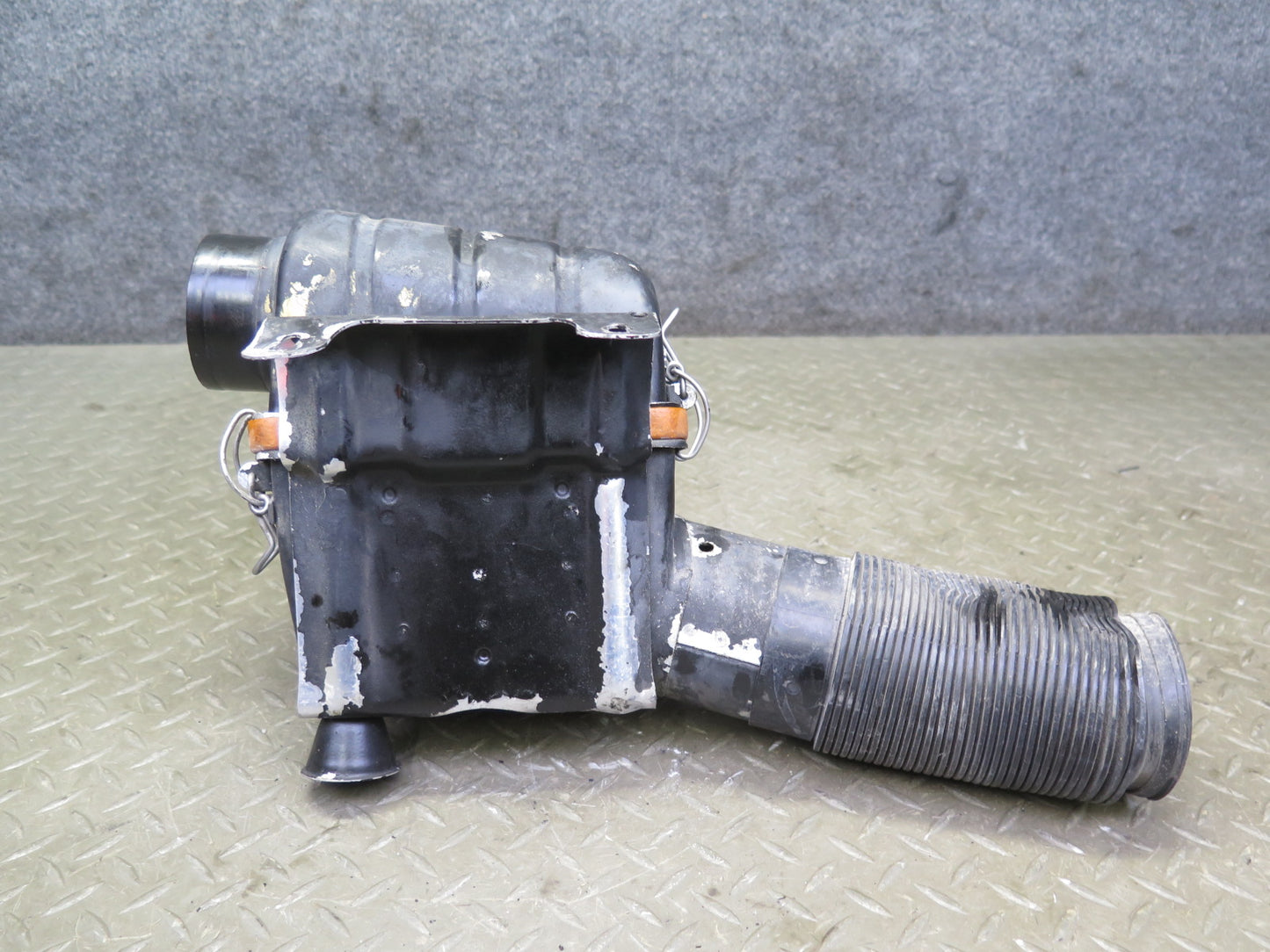 83-89 BMW E24 633CSi 635CSi M30 Engine Air Intake Cleaner Filter Box OEM
