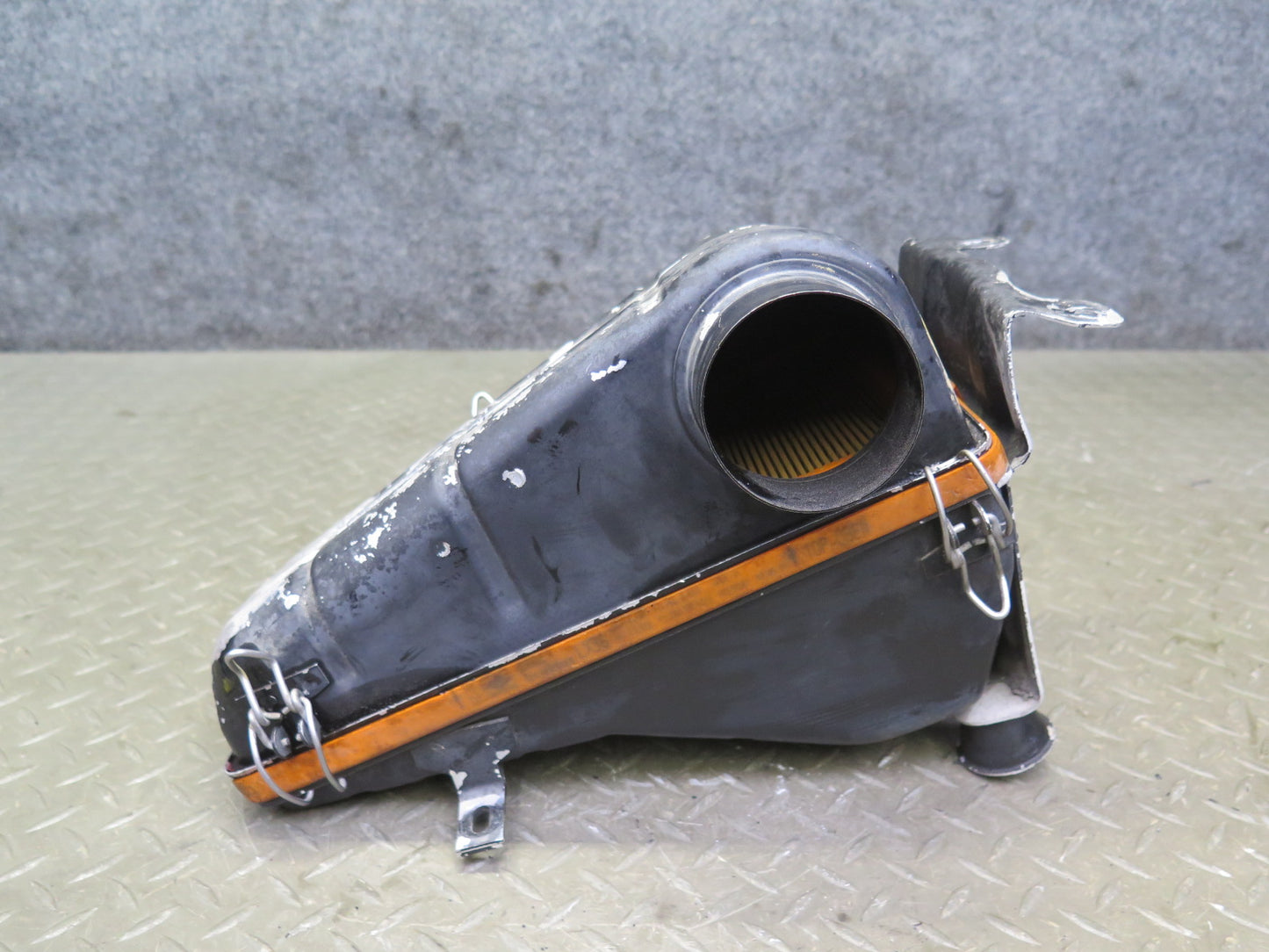 83-89 BMW E24 633CSi 635CSi M30 Engine Air Intake Cleaner Filter Box OEM