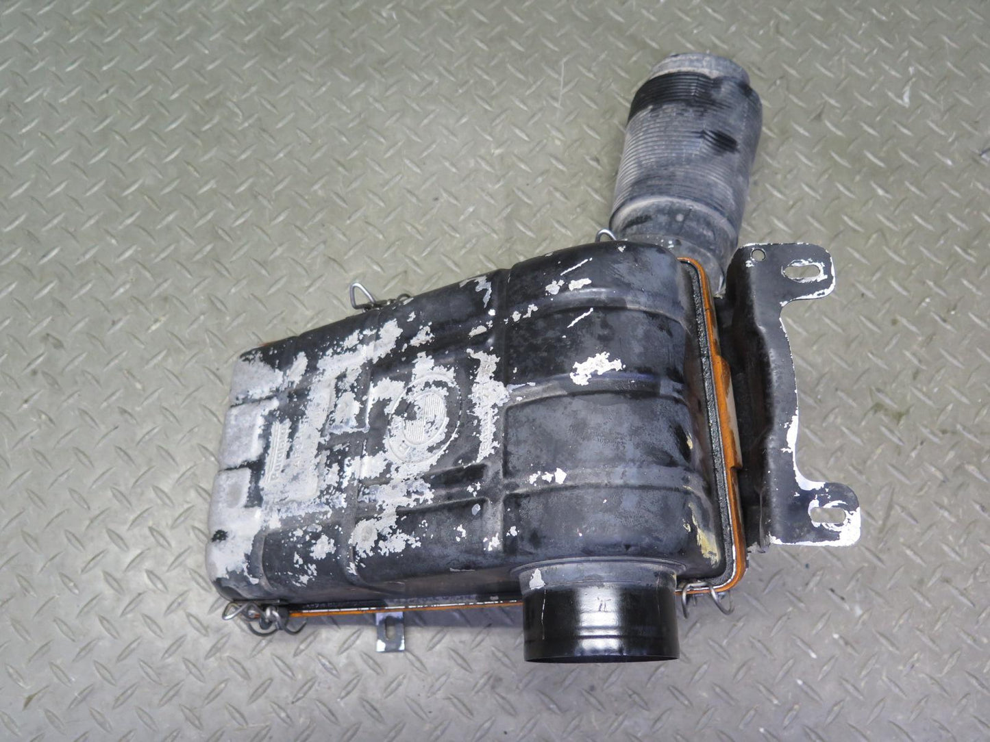 83-89 BMW E24 633CSi 635CSi M30 Engine Air Intake Cleaner Filter Box OEM