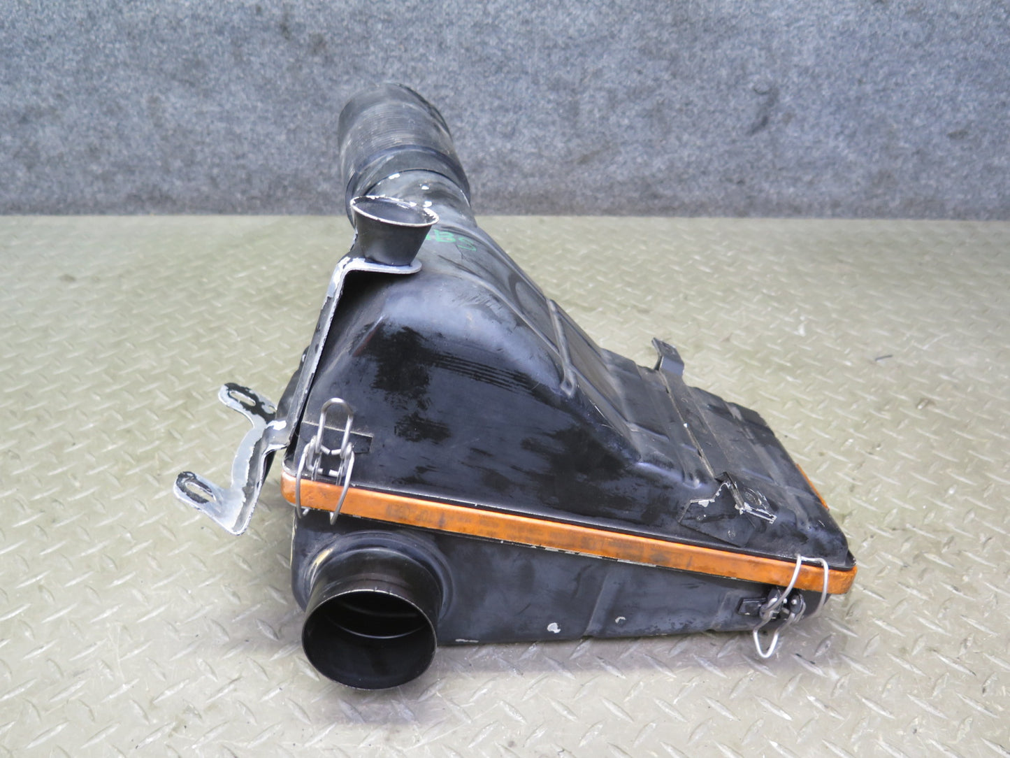 83-89 BMW E24 633CSi 635CSi M30 Engine Air Intake Cleaner Filter Box OEM