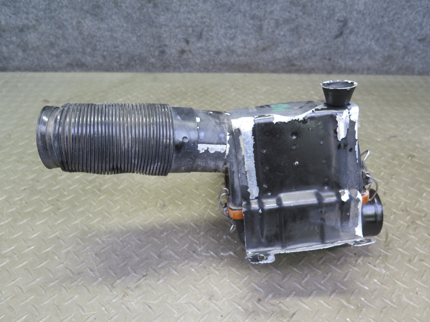 83-89 BMW E24 633CSi 635CSi M30 Engine Air Intake Cleaner Filter Box OEM