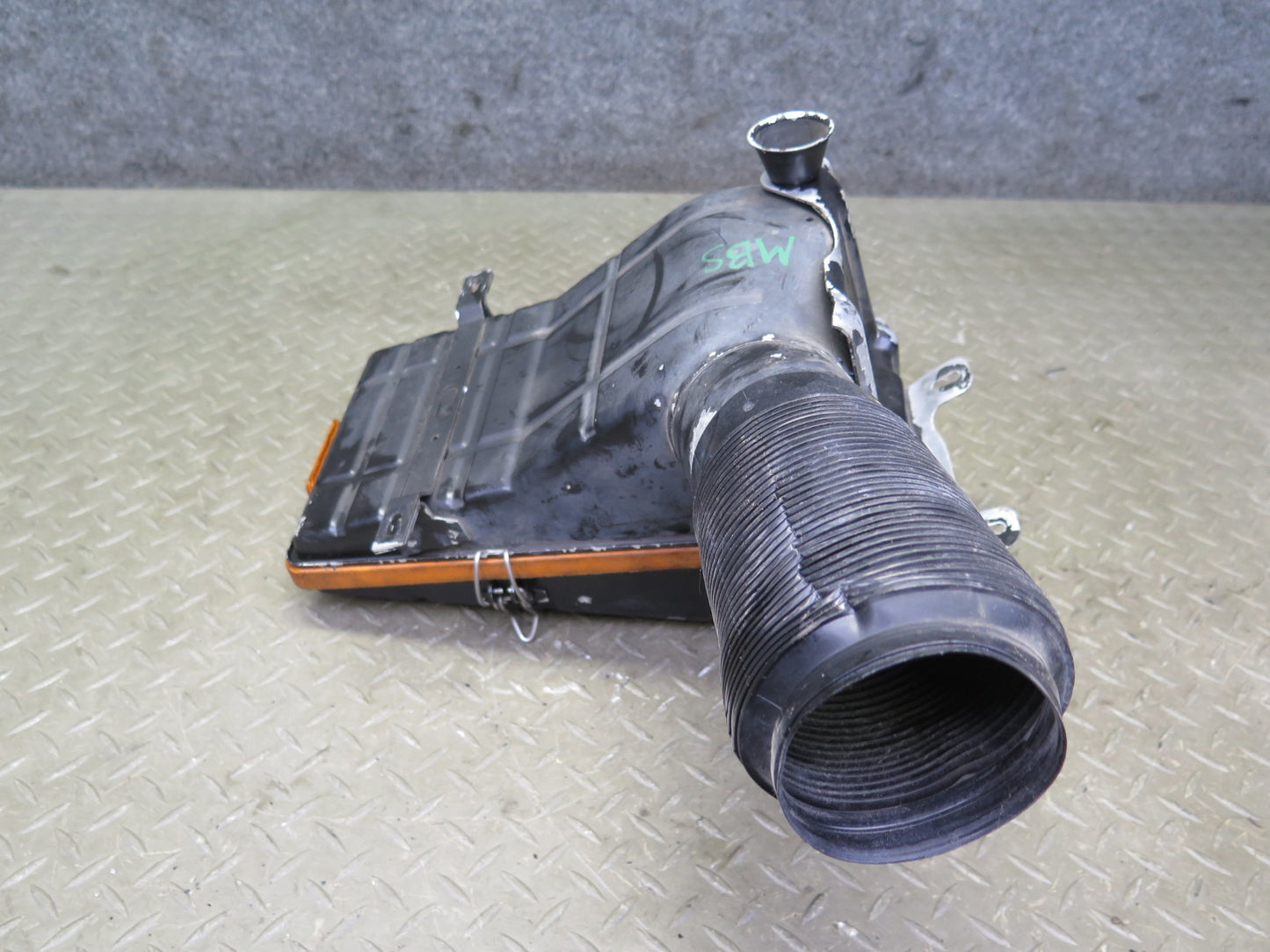 83-89 BMW E24 633CSi 635CSi M30 Engine Air Intake Cleaner Filter Box OEM