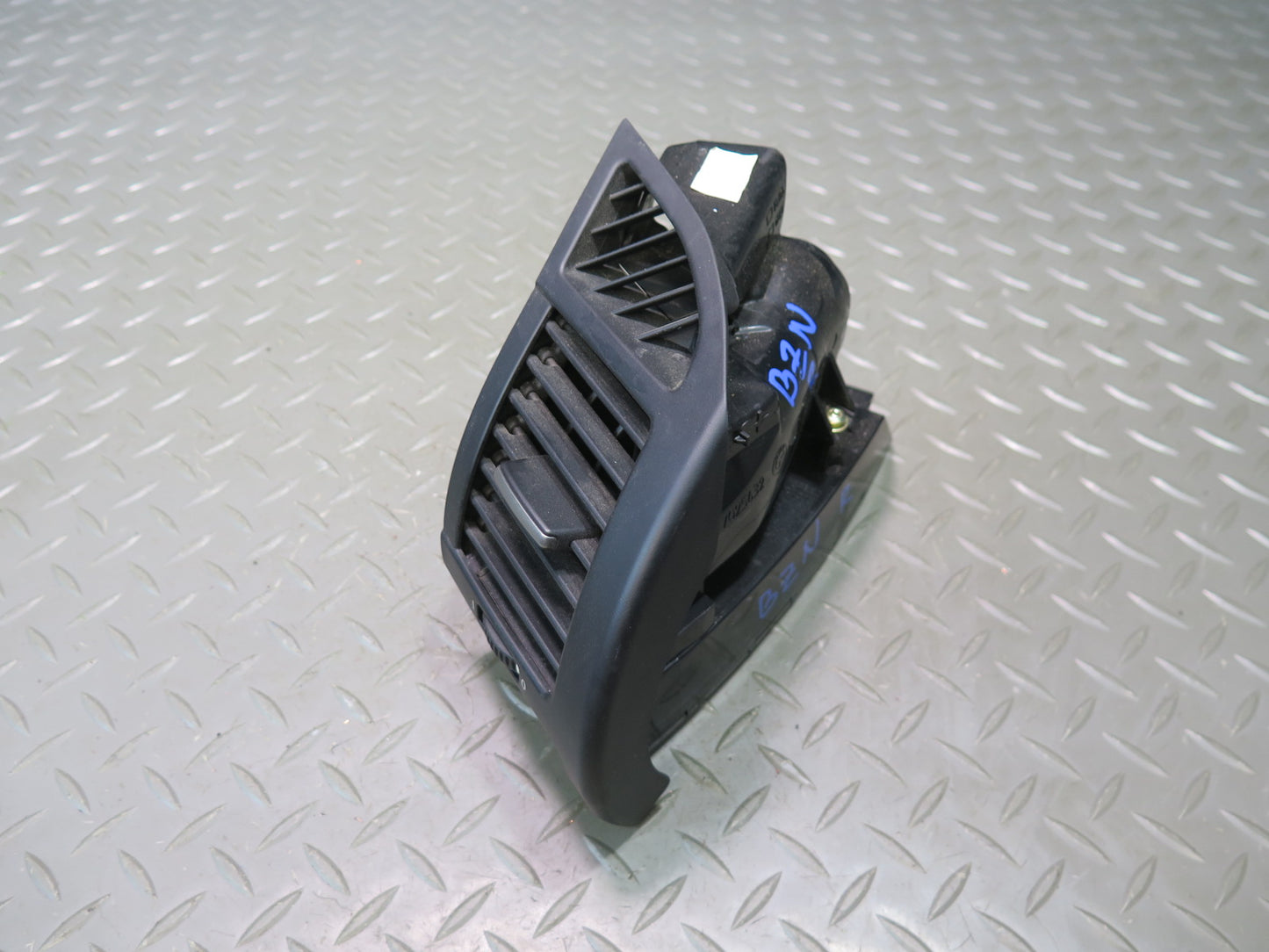 03-08 BMW E86 E85 Z4 Dash Right Air Vent Grille w CUP Holder Black 6945400 OEM