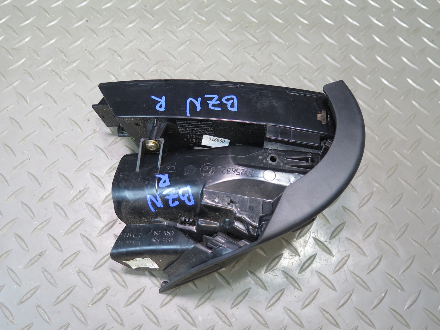 03-08 BMW E86 E85 Z4 Dash Right Air Vent Grille w CUP Holder Black 6945400 OEM