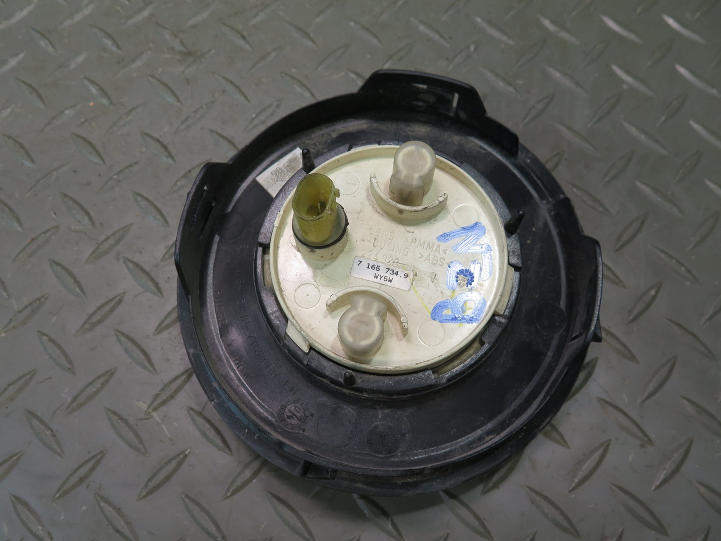 05-08 BMW E85 E86 Z4 Front Left & Right Fender Turn Signal Light Logo Set OEM