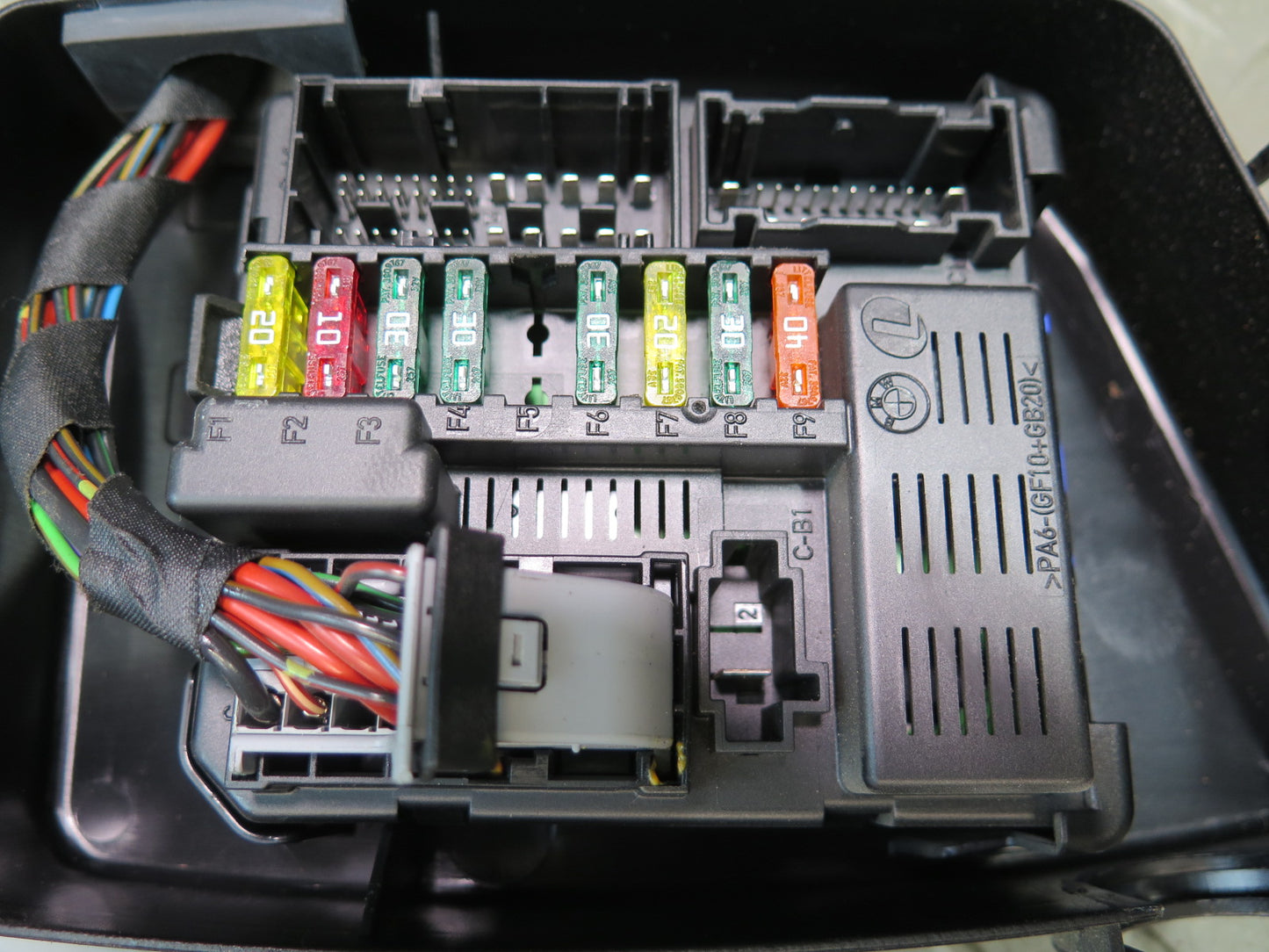 06-08 BMW E86 E85 Z4 N52 3.0L Power Distribution Fuse Relay Box w Housing OEM