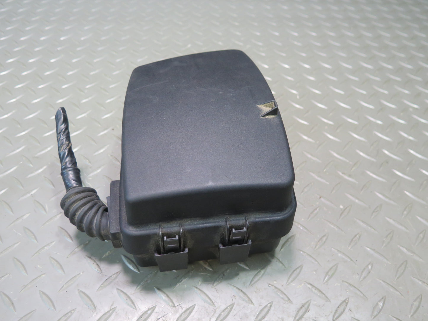 06-08 BMW E86 E85 Z4 N52 3.0L Power Distribution Fuse Relay Box w Housing OEM
