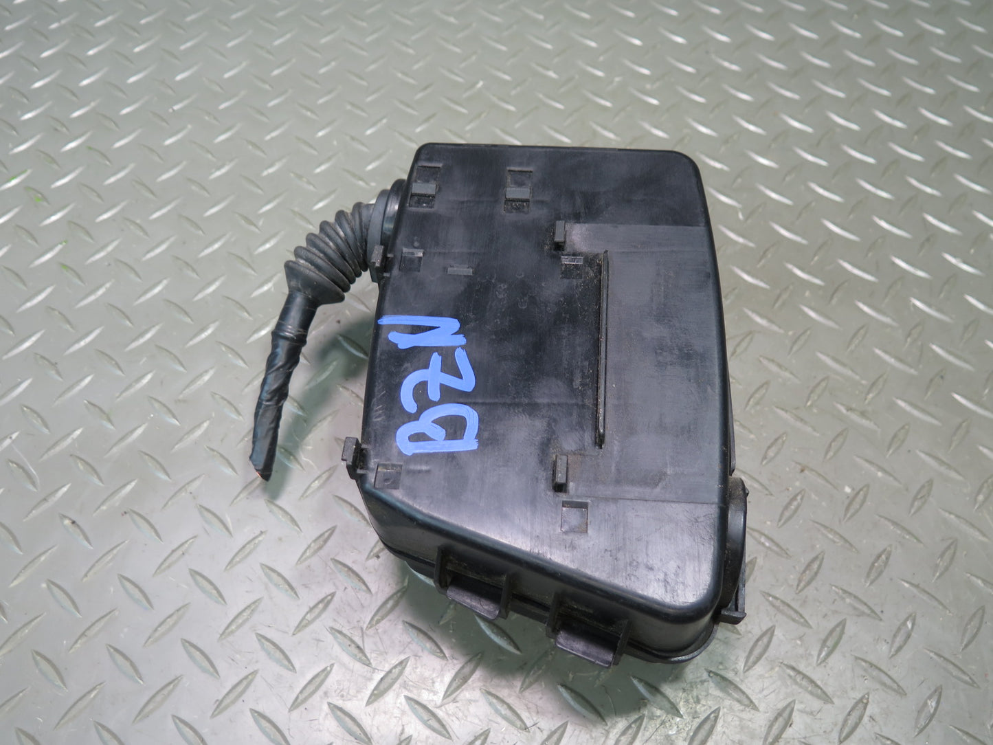 06-08 BMW E86 E85 Z4 N52 3.0L Power Distribution Fuse Relay Box w Housing OEM