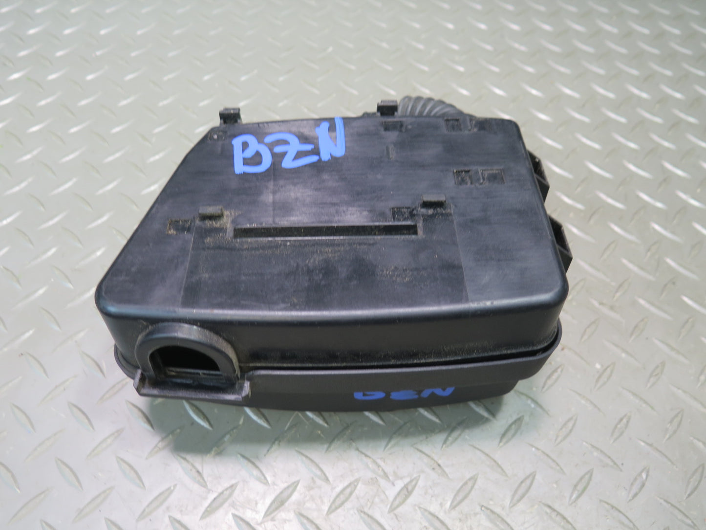 06-08 BMW E86 E85 Z4 N52 3.0L Power Distribution Fuse Relay Box w Housing OEM