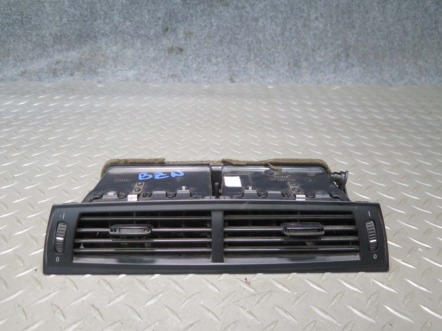 06-08 BMW E86 E85 Z4 Dash Center AC Heater Air Vent Black 7025630 OEM