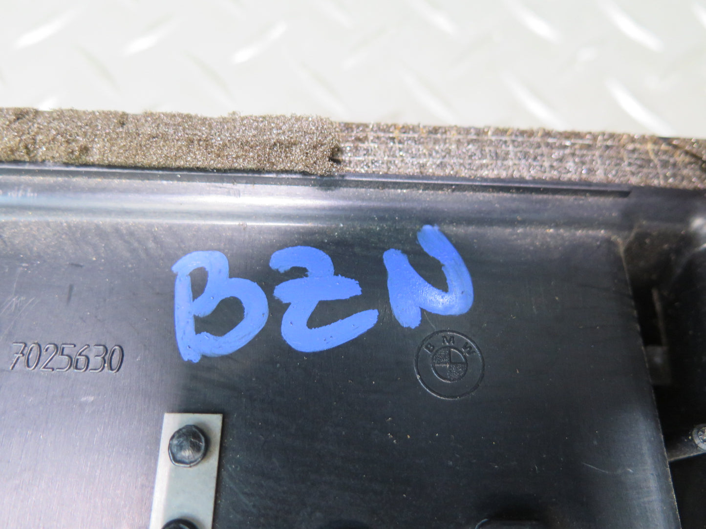 06-08 BMW E86 E85 Z4 Dash Center AC Heater Air Vent Black 7025630 OEM