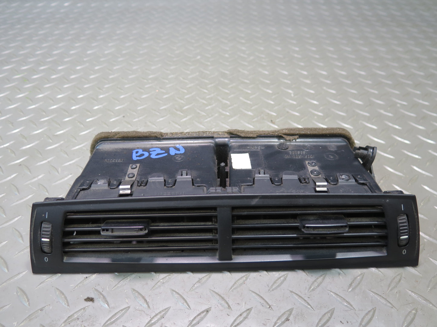 06-08 BMW E86 E85 Z4 Dash Center AC Heater Air Vent Black 7025630 OEM
