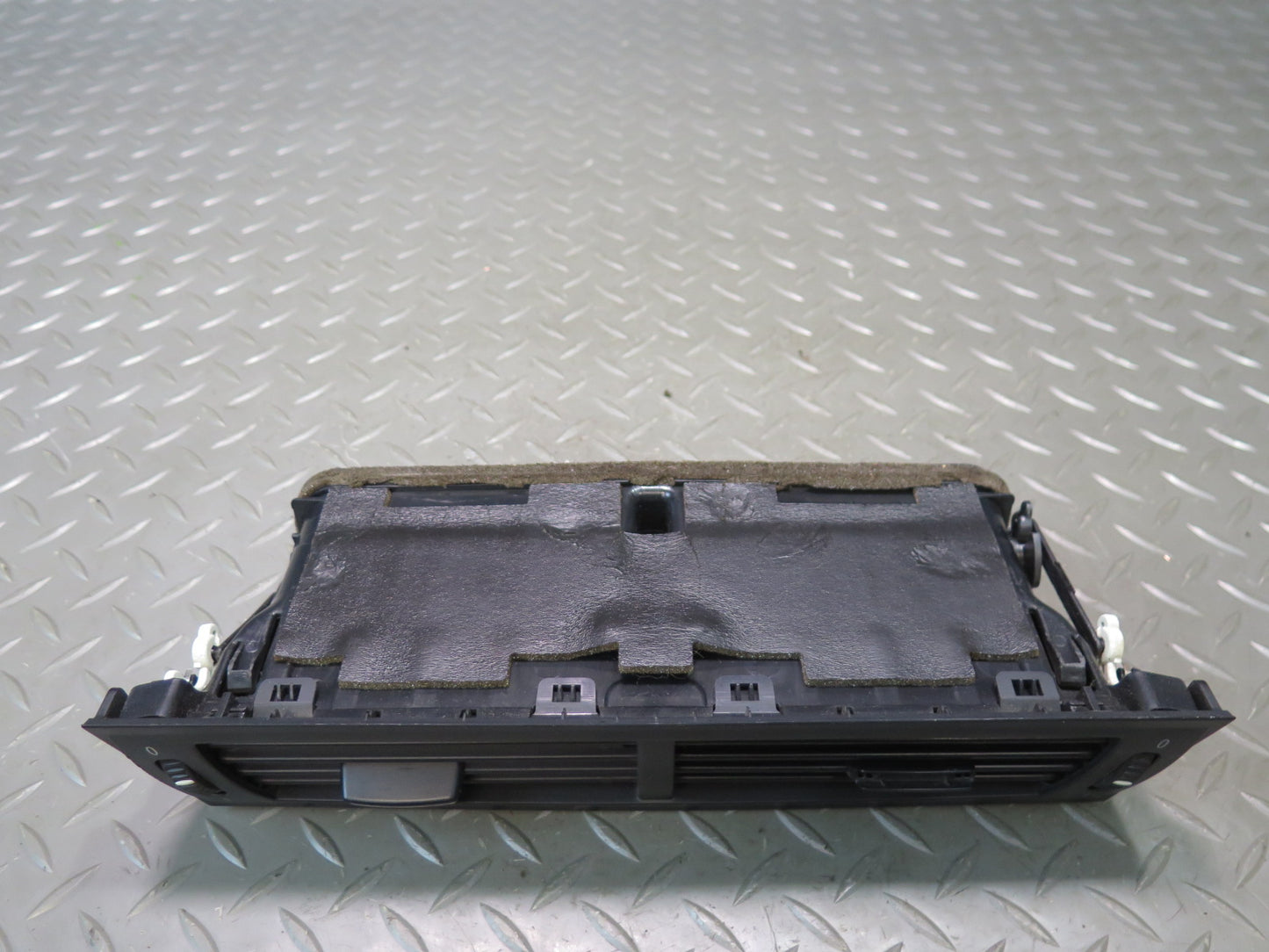 06-08 BMW E86 E85 Z4 Dash Center AC Heater Air Vent Black 7025630 OEM