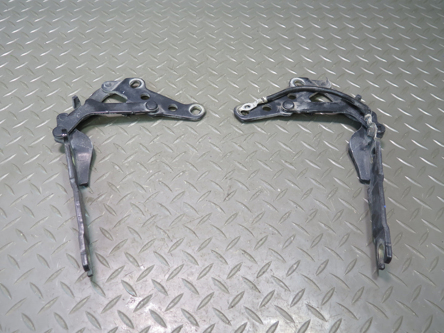 03-08 BMW E86 E85 Z4 Set of 2 Front Left & Right Hood Bonnet Hinge OEM
