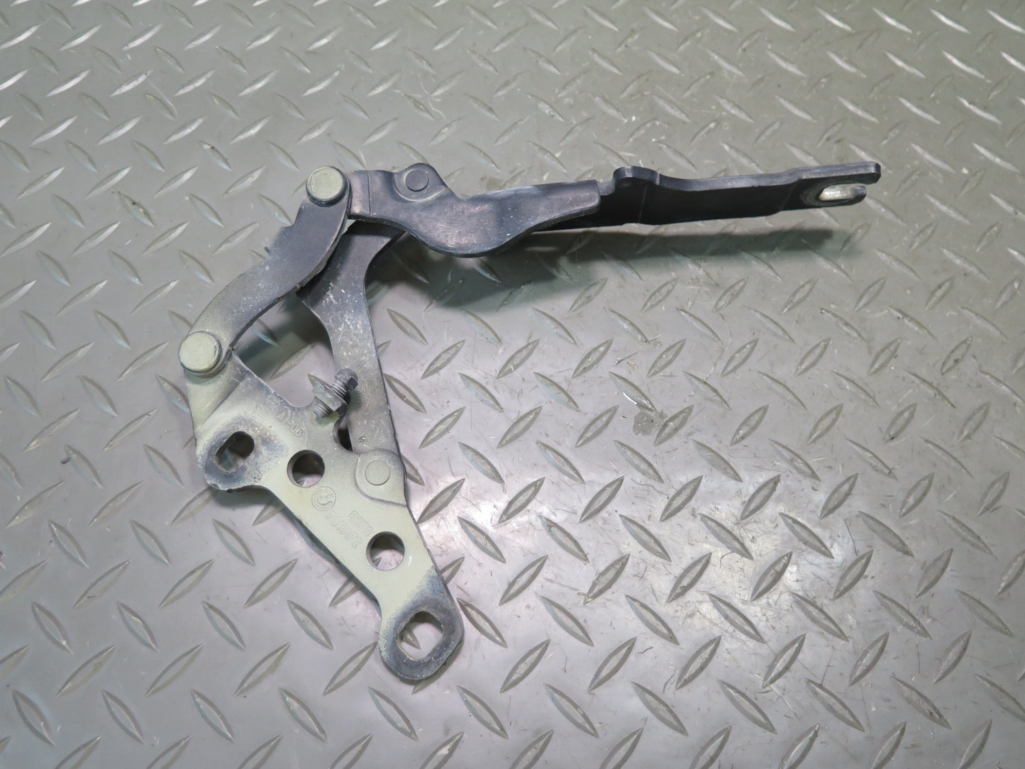 03-08 BMW E86 E85 Z4 Set of 2 Front Left & Right Hood Bonnet Hinge OEM