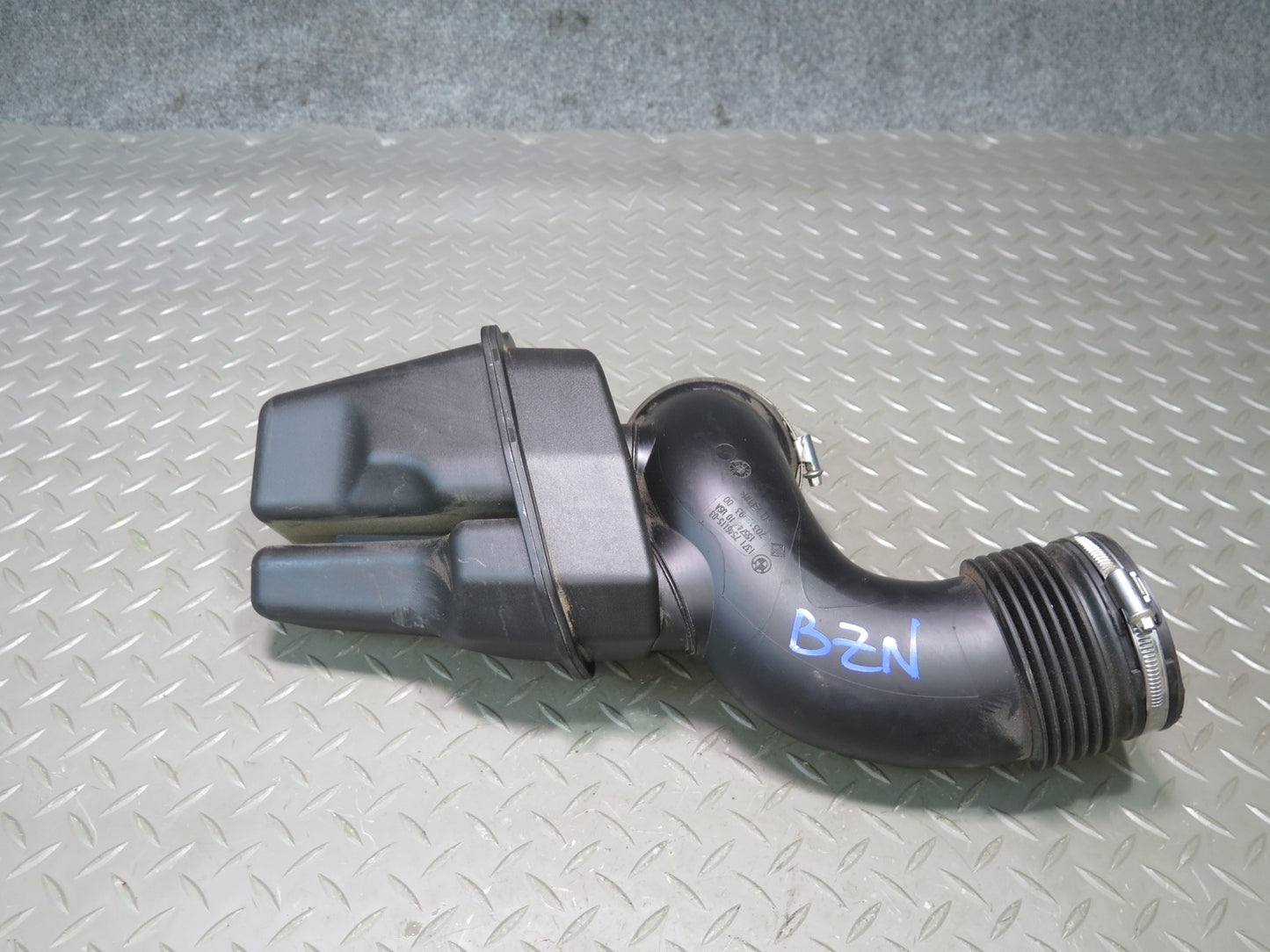 06-08 BMW E85 Z4 N52 Air Intake Cleaner Resonator Duct Hose Line 7546115 OEM