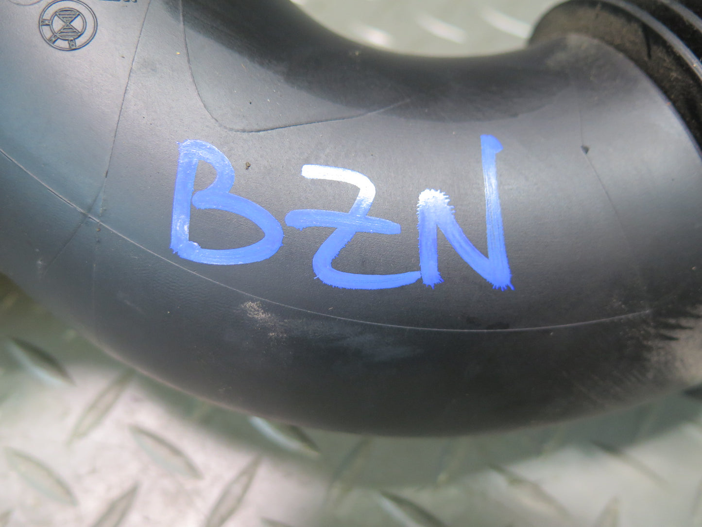 06-08 BMW E85 Z4 N52 Air Intake Cleaner Resonator Duct Hose Line 7546115 OEM