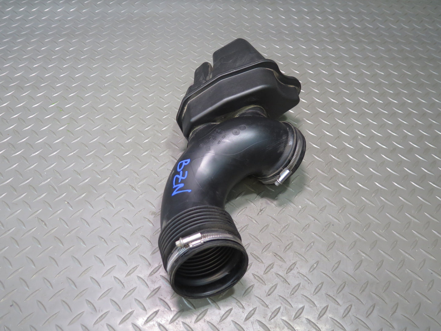 06-08 BMW E85 Z4 N52 Air Intake Cleaner Resonator Duct Hose Line 7546115 OEM