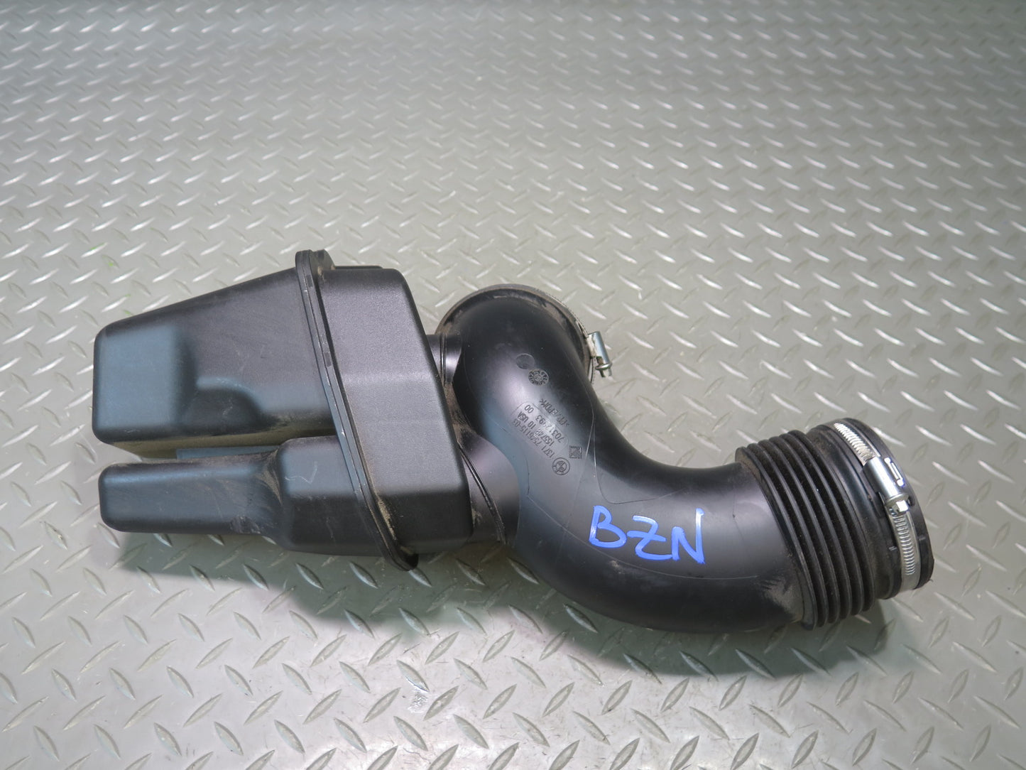 06-08 BMW E85 Z4 N52 Air Intake Cleaner Resonator Duct Hose Line 7546115 OEM