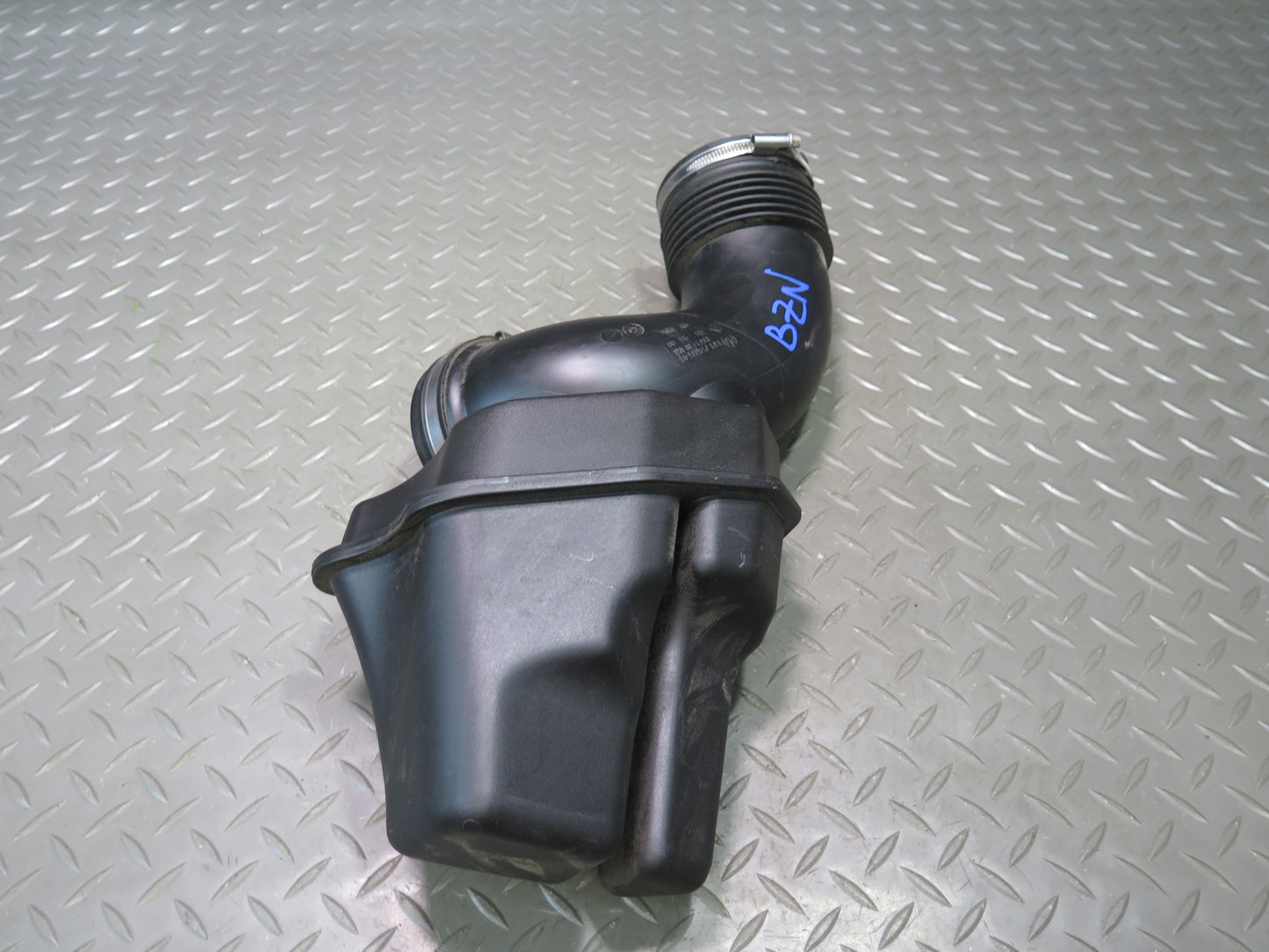 06-08 BMW E85 Z4 N52 Air Intake Cleaner Resonator Duct Hose Line 7546115 OEM