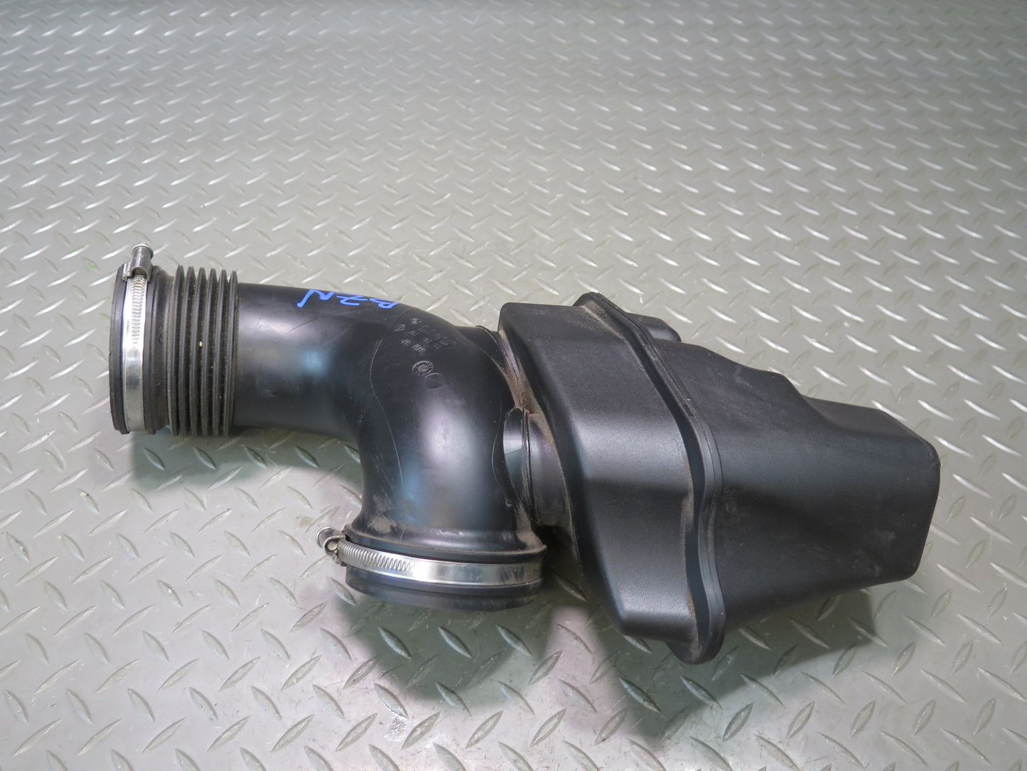 06-08 BMW E85 Z4 N52 Air Intake Cleaner Resonator Duct Hose Line 7546115 OEM