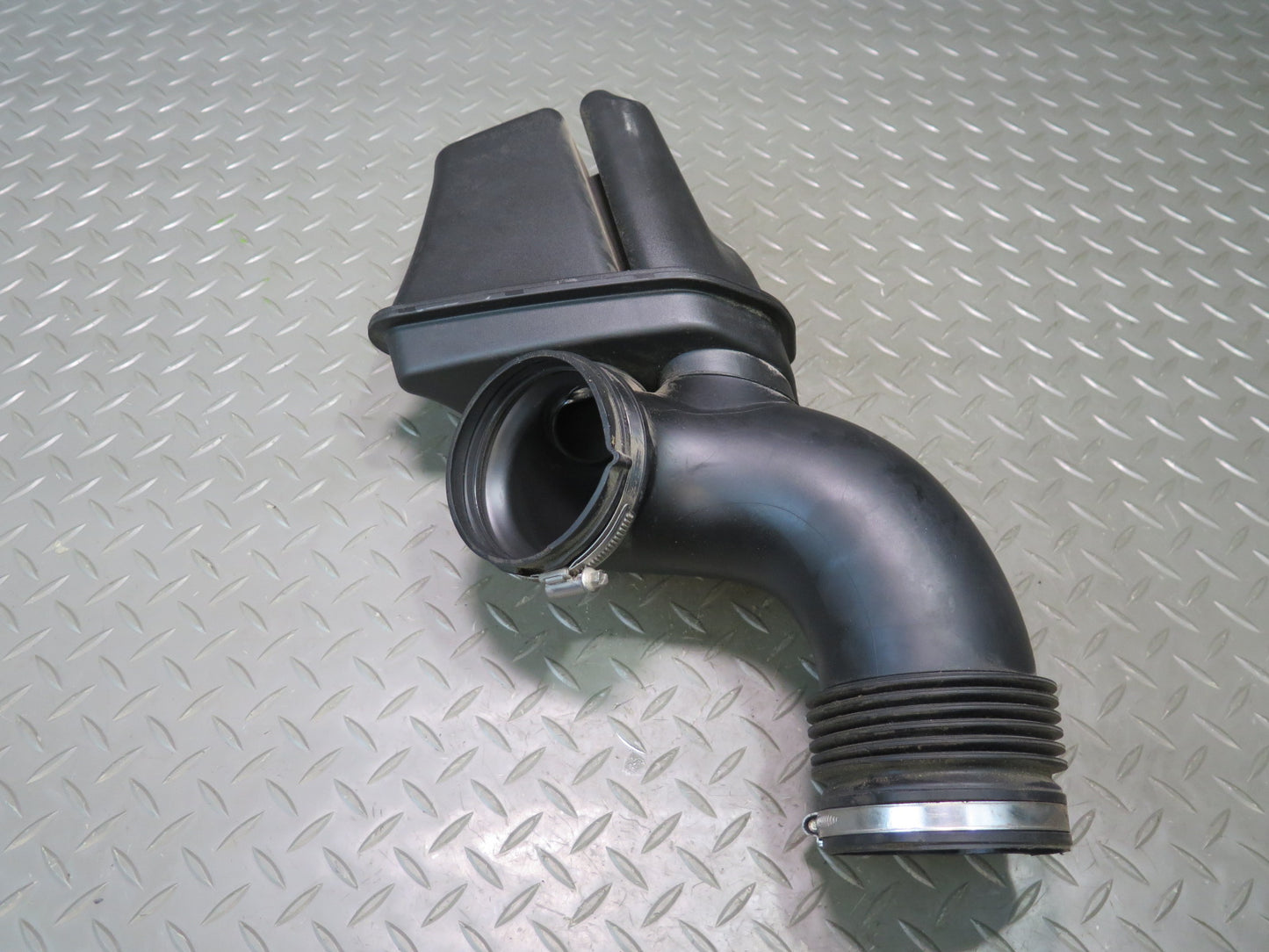 06-08 BMW E85 Z4 N52 Air Intake Cleaner Resonator Duct Hose Line 7546115 OEM