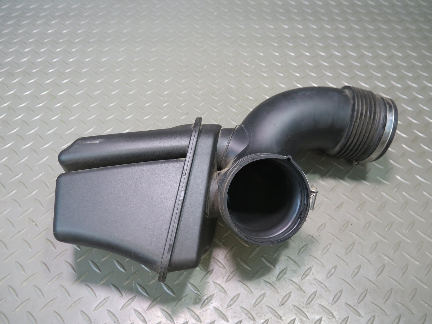 06-08 BMW E85 Z4 N52 Air Intake Cleaner Resonator Duct Hose Line 7546115 OEM