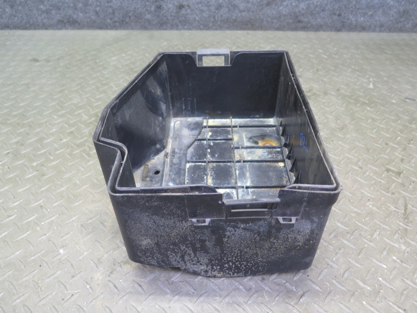 94-99 BMW E36 318i 318ti Battery Tray Box Support Holder 8361677 OEM