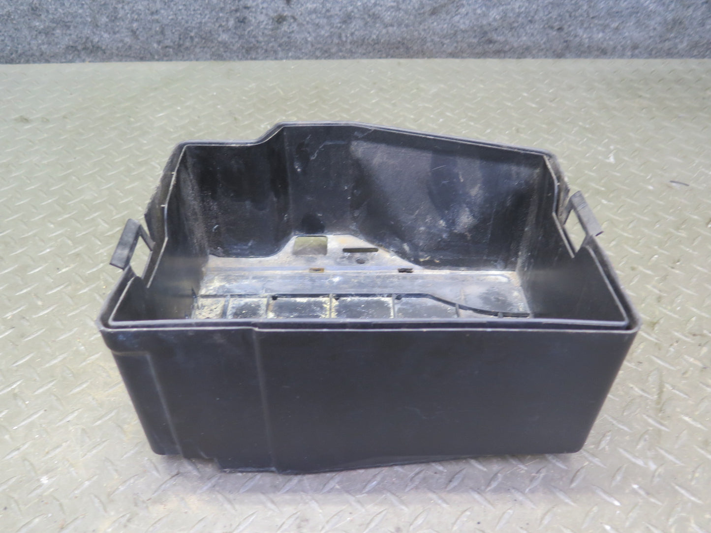 94-99 BMW E36 318i 318ti Battery Tray Box Support Holder 8361677 OEM