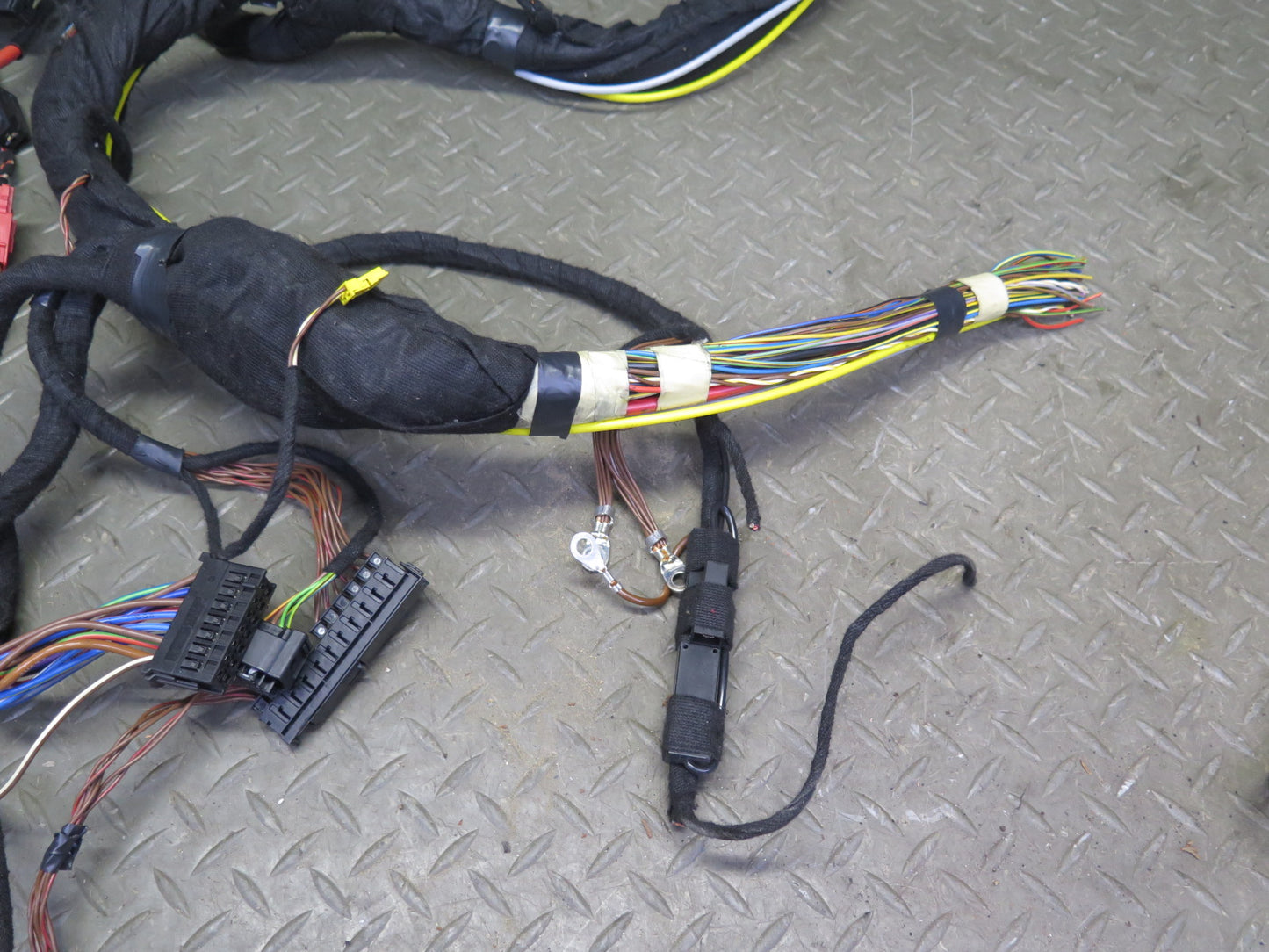 03-08 Mercedes R230 SL55 AMG Battery Stabilization Load Module w Wiring OEM