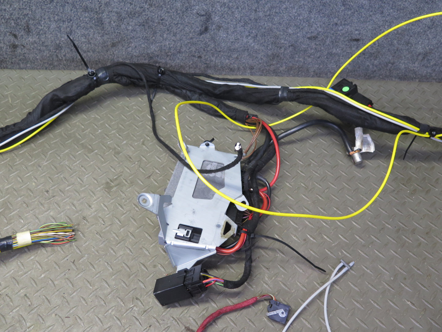 03-08 Mercedes R230 SL55 AMG Battery Stabilization Load Module w Wiring OEM